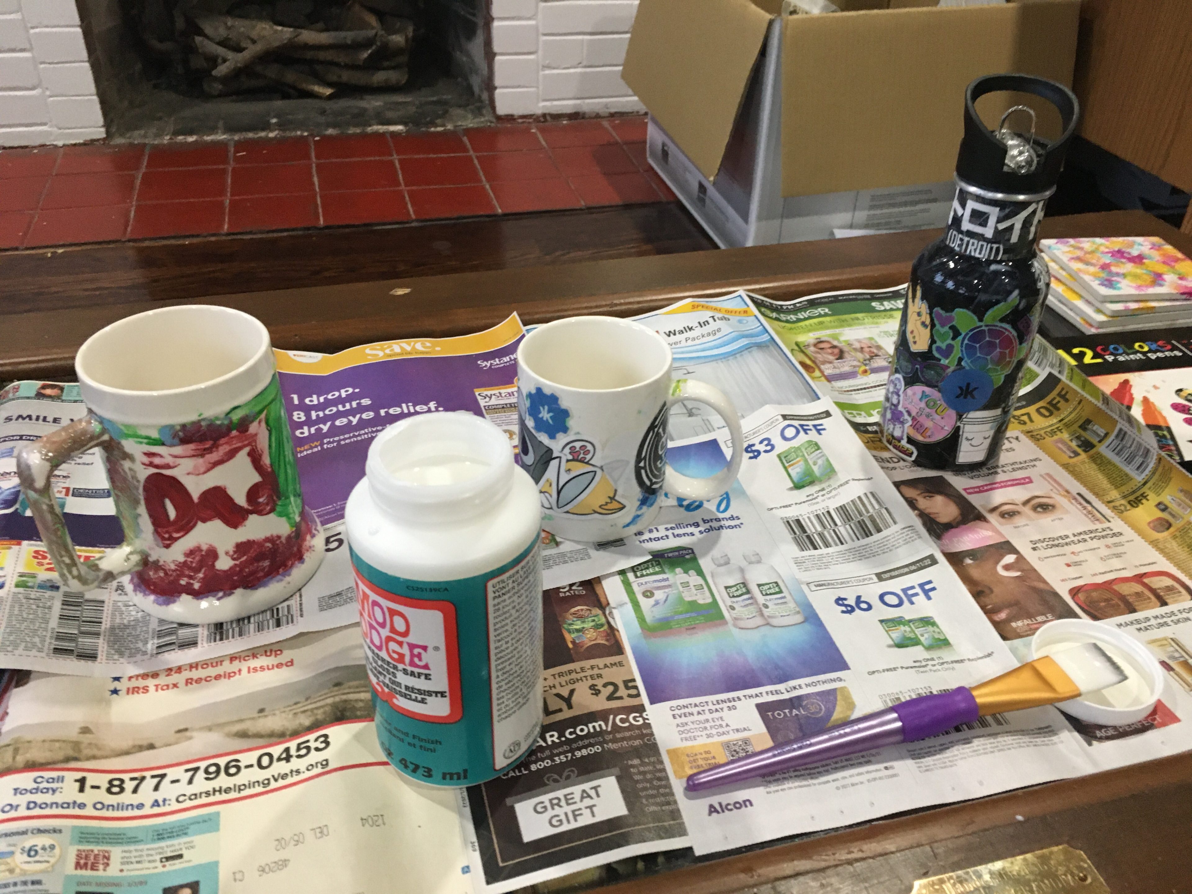 Coffee table with craft mugs