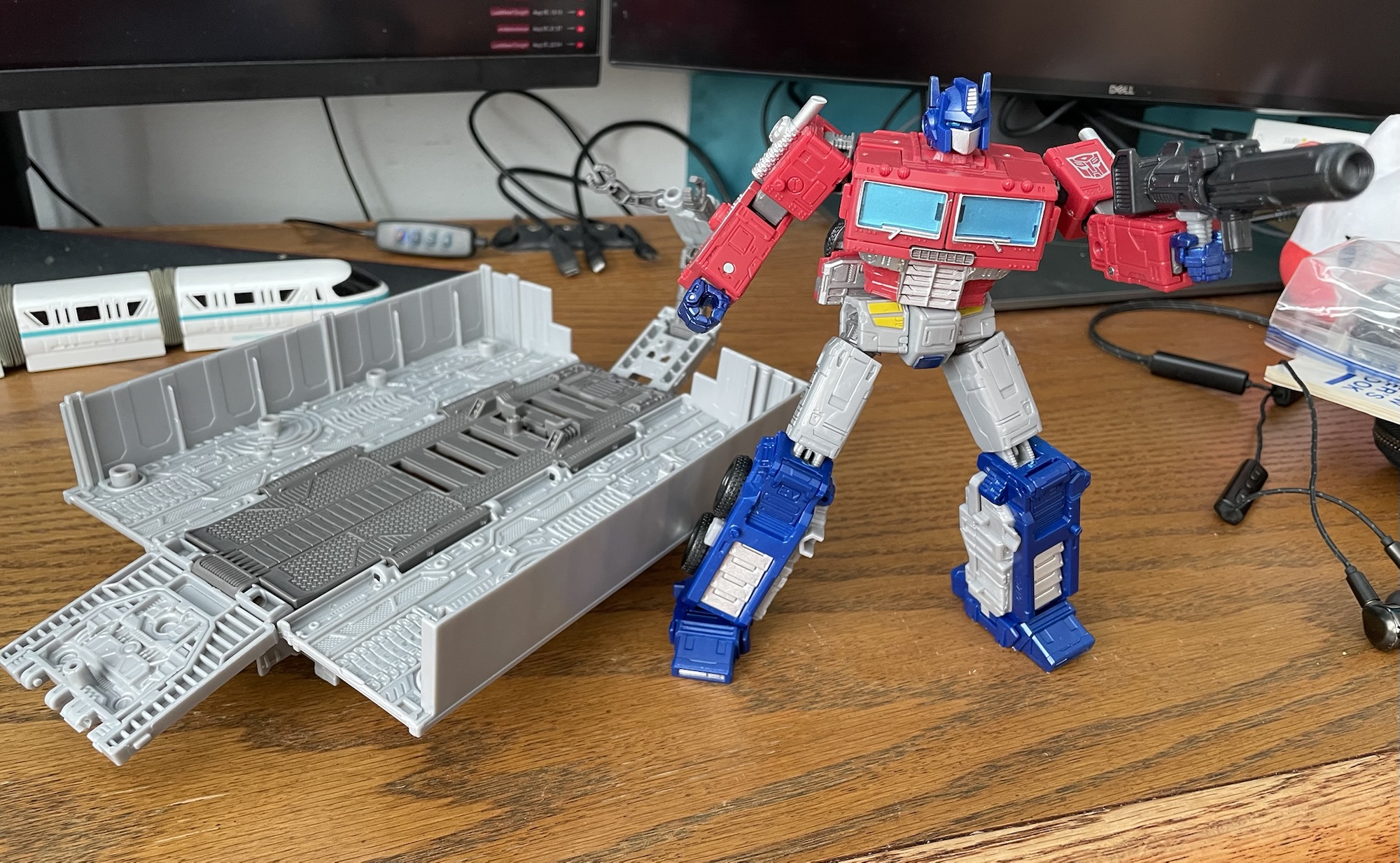 Earthrise Optimus Prime in robot mode